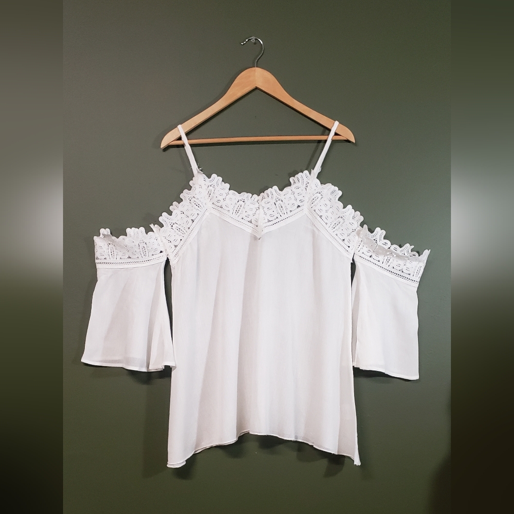 On Twelfth Women's White Cold Shoulder Lace Trim Boho Blouse – Chic & Feminine